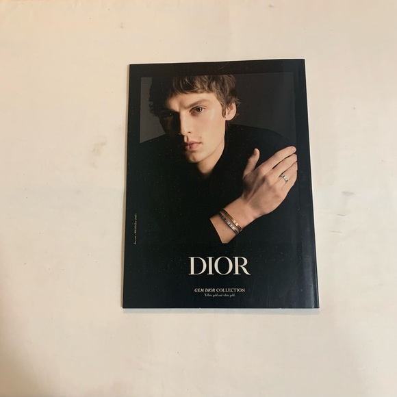 Vanity Fair Phoebe Waller-Bridge “Has Date Destiny” Issue July/Aug 2023 Magazine - Picture 11 of 11